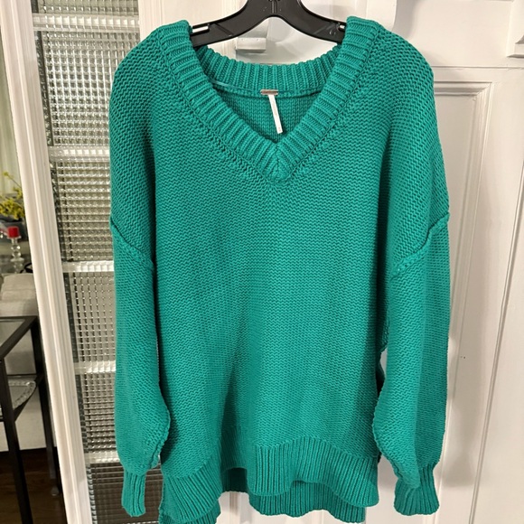Free People Allie Women’s V-Neck Sweater Green Long Sleeve Oversized Sz M NWT - Picture 4 of 12